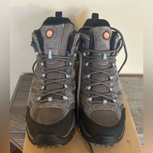 Women's Moab 2 Mid Waterproof Hiking Boot Size 10.5